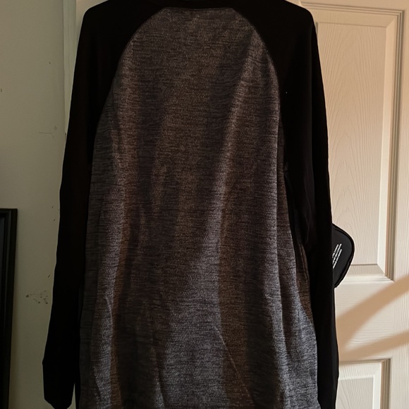 Long sleve thermal - Picture 3 of 3